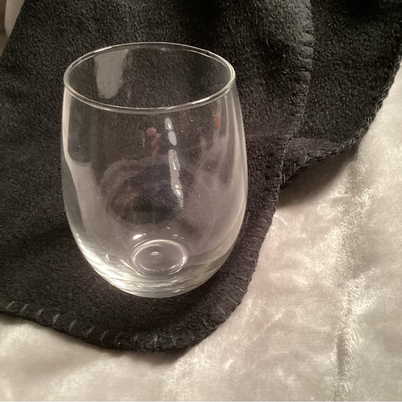 Tahari stemless set of 4 wine glasses. NIB. New in Box - Picture 3 of 7